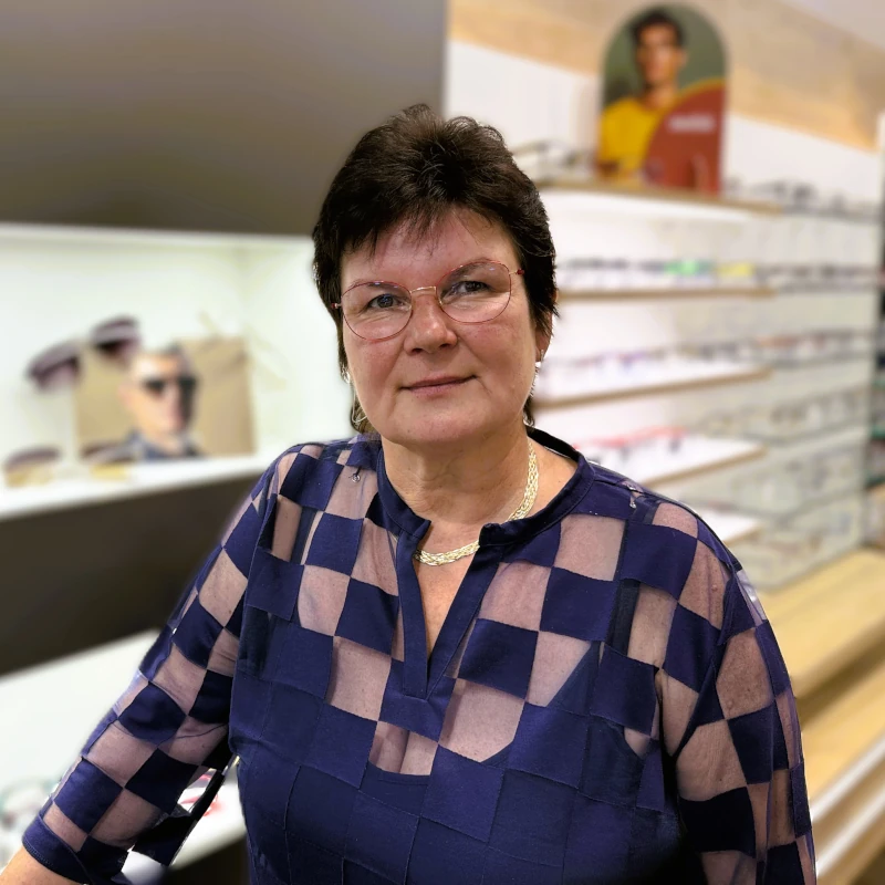 Augenoptikerin Grit Netzker-Pohl